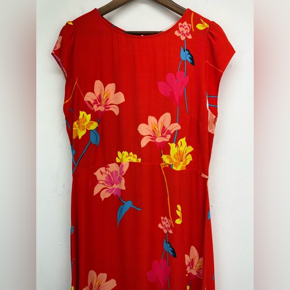 Loft size 10 Women’s Red Floral Lily Cap Sleeve Side Slit Midi Dress - Picture 3 of 9